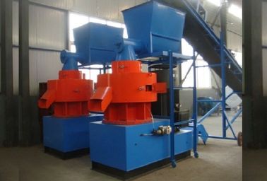चीन Ring Die Sawdust Pellet Machine With Automatic Lubricant Pump आपूर्तिकर्ता